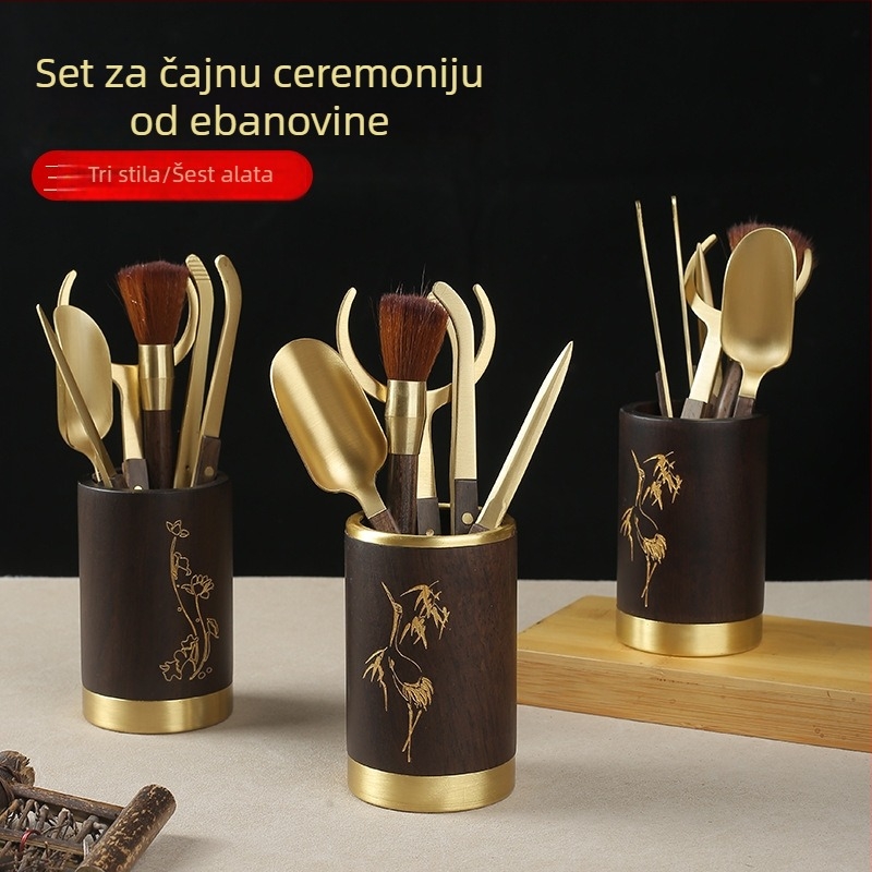 Set šest džentlmena za čajnu ceremoniju od ebenova drveta s dodacima od čistog bakra i mesinga, uključuje čajni klip, nož i pero za održavanje čajnika