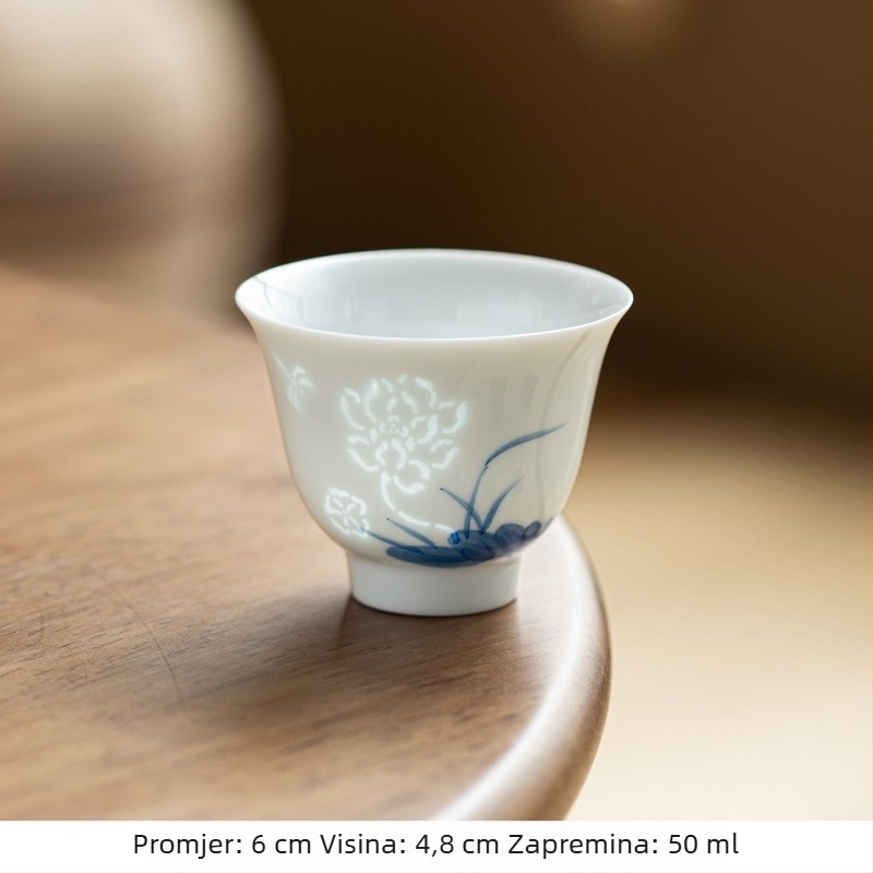 Ručno oslikana plavo-bijela porcelanska šalica za čaj, dio Gongfu čajnog seta, pod glazurom motiv lotosa i bambusa, mala retro šalica za kućnu upotrebu.