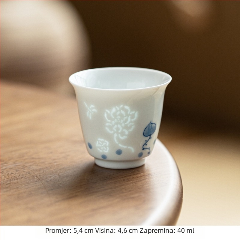 Ručno oslikana plavo-bijela porcelanska šalica za čaj, dio Gongfu čajnog seta, pod glazurom motiv lotosa i bambusa, mala retro šalica za kućnu upotrebu.