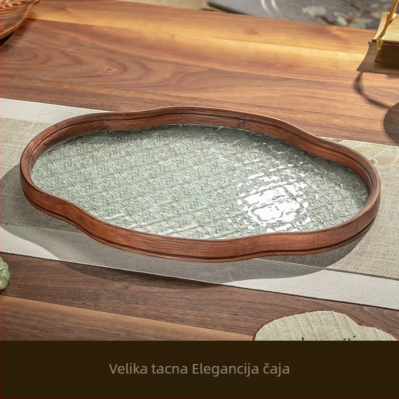 Retro set čaja s begonijom, drveni pladanj za čaj i šalice, pladanj za vodu, za dnevni boravak