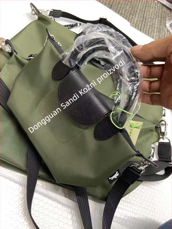 Nylon crossbody torba u obliku knedle, lagana s velikim kapacitetom, za svakodnevnu uporabu, gradski minimalistički stil