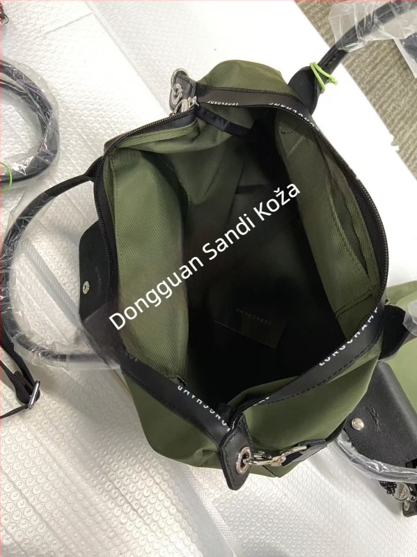 Nylon crossbody torba u obliku knedle, lagana s velikim kapacitetom, za svakodnevnu uporabu, gradski minimalistički stil