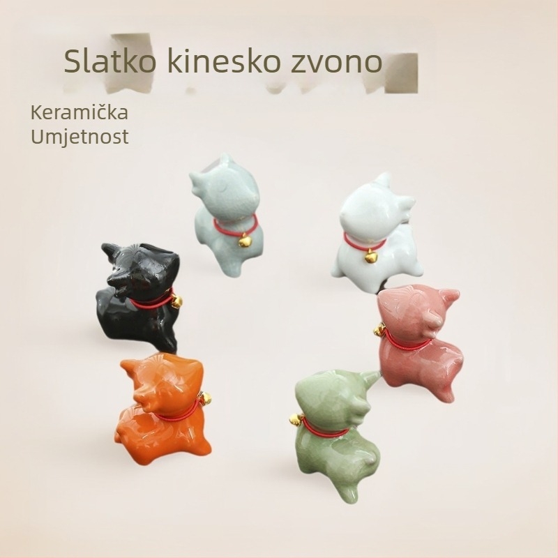Yizi Slatki kineski tea pet – keramička dekoracija s malim jelenom i zvončićem
