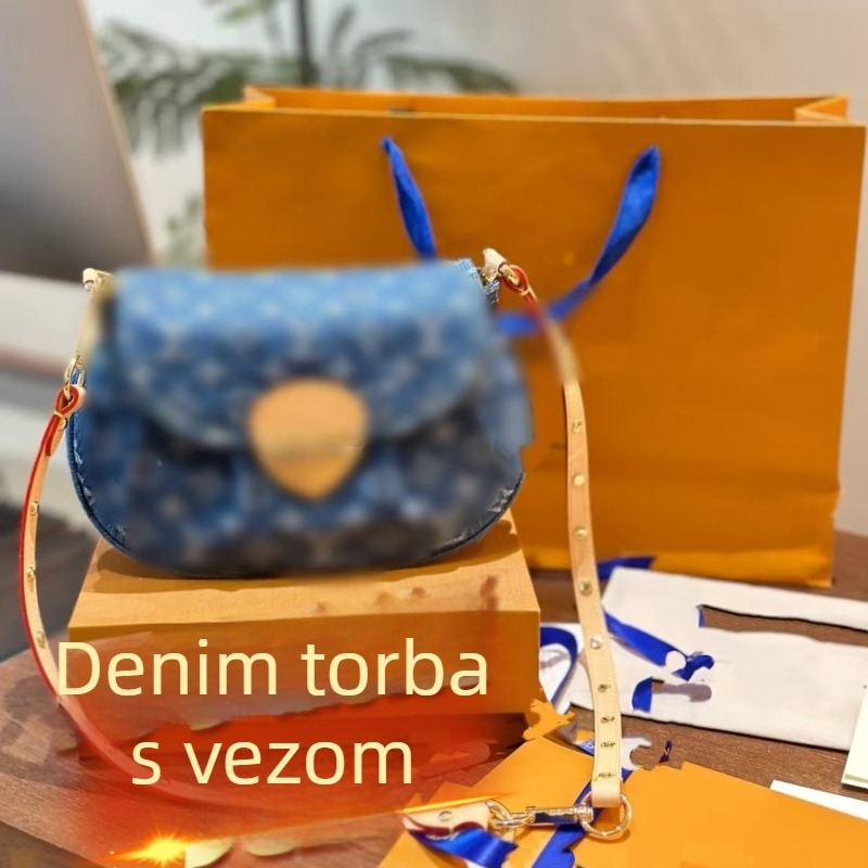 Nova luksuzna oprana denim torbica u obliku knedle s jednim remenom preko ramena, vintage stil