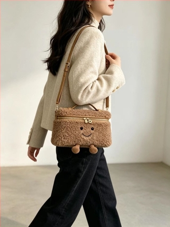 Novi nišni dizajn, proljeće 2026: pliš torbica za šminku s osmijehom, trendy crossbody torba