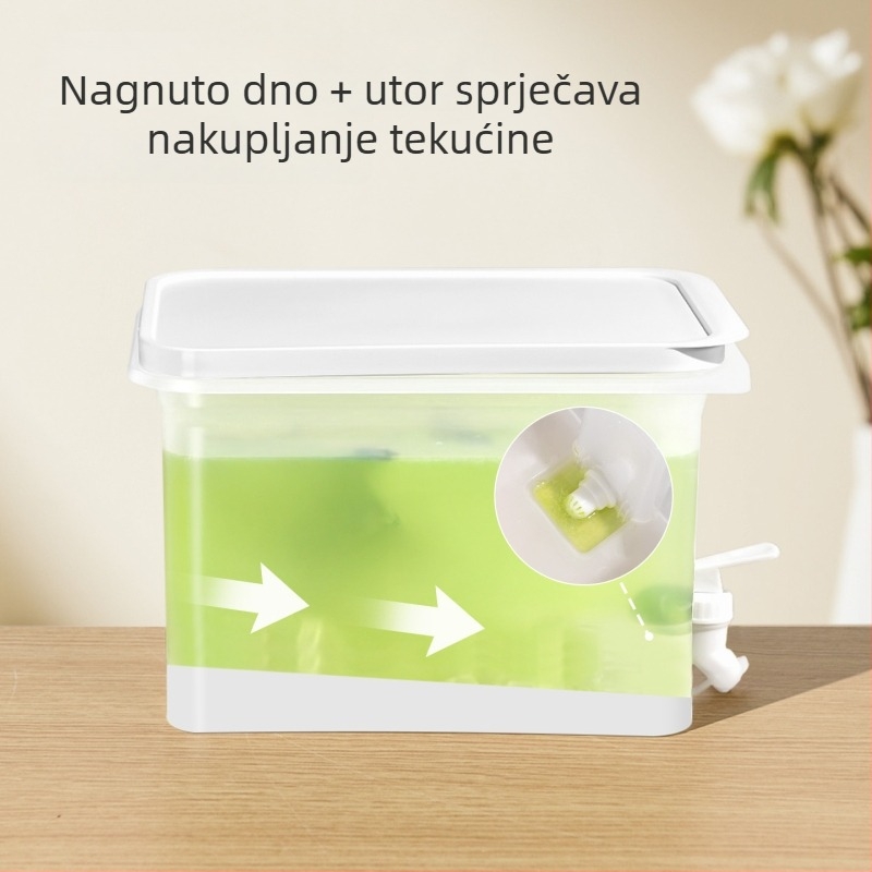 Karafa za vodu velikog kapaciteta s izljevom, otporna na toplinu plast, nagibni dizajn, 4 L