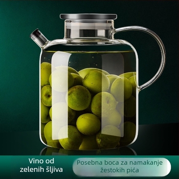 Staklena boca za kućnu proizvodnju vina: rižino vino, voćno vino i šljivovo vino.
