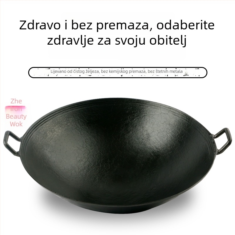 Dvoručna posuda od lijevanog željeza za kućnu upotrebu, tradicionalno seosko drveno ognjište.