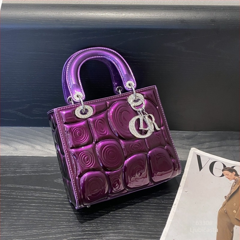 Ženska torbica 2025 – lagani luksuz, Daffy torba, crossbody torba s rombo šavom i lancem, koža visoke kakvoće