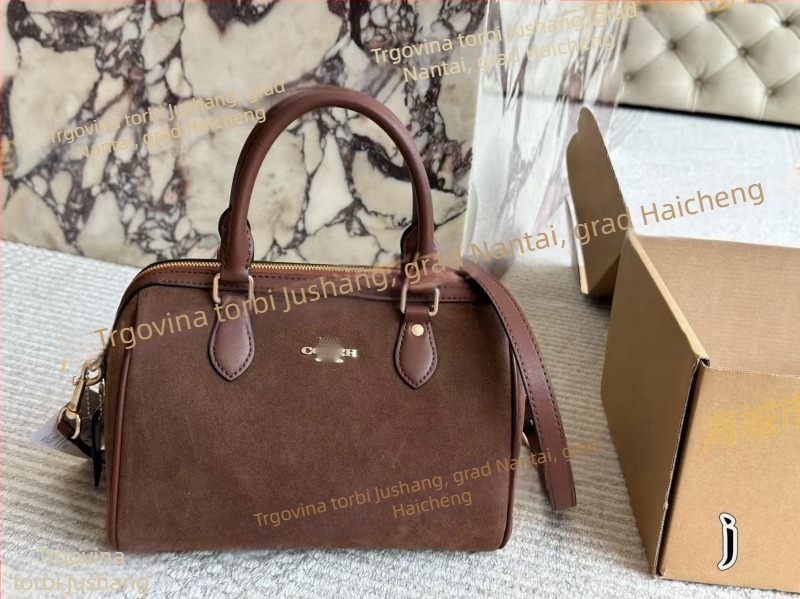 Nova ženska torba Boston Pillow brenda C, moderna torba za ručno nošenje ili preko ramena, bucket bag stil, retro dizajn
