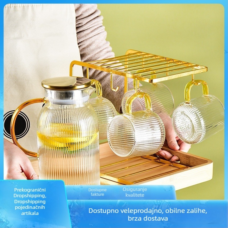 Set staklenih boca za vodu i čaša s vertikalnim prugama, otporno na zagrijavanje, za dnevni boravak.