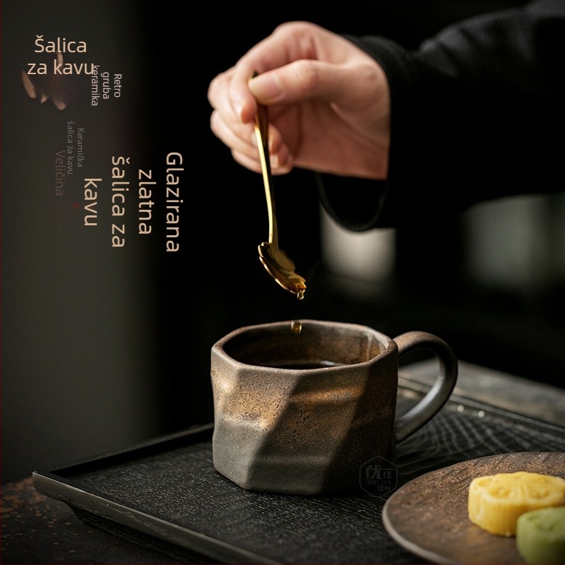 Retro set šalice za kavu i podmetač s pozlaćenim završetkom, latte art šalice od kamenog keramika, elegantne jutarnje šalice za dom