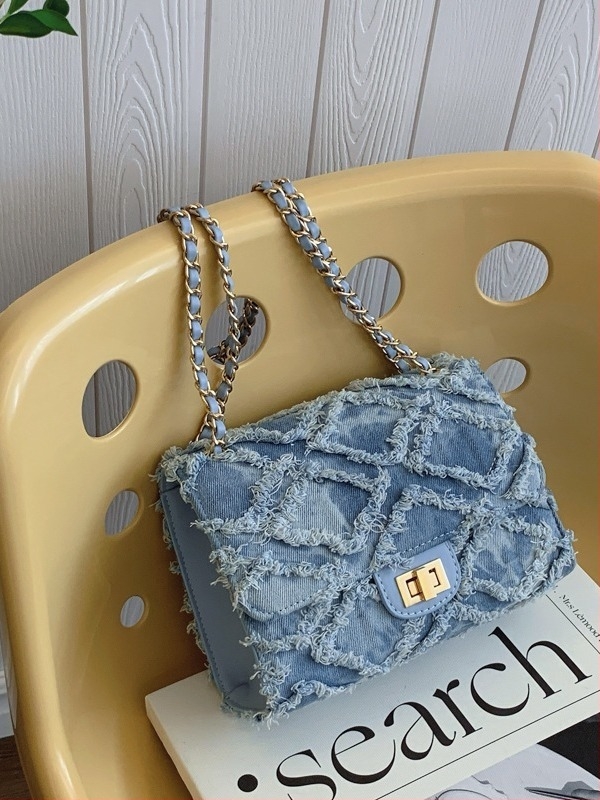 Ženska Chanel-stilna torbica preko ramena, denim, dijamantno šivanje, kopča s lancem, mala četvrtasta torbica, model jesen 2024