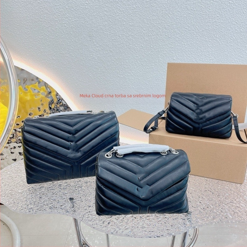 Mala kutija kožna torbica od ovčje kože s preklopnim poklopcem i lančanim remenom – za crossbody ili na rame