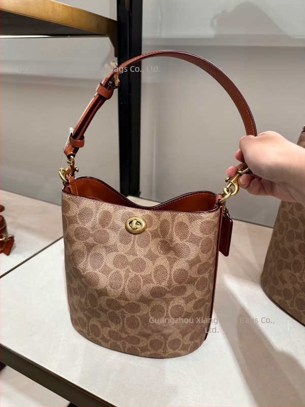 Koujia Willow19 ženska bucket torba za svakodnevnu upotrebu, klasičan monogram, prilagodljiva na ramenu ili crossbody
