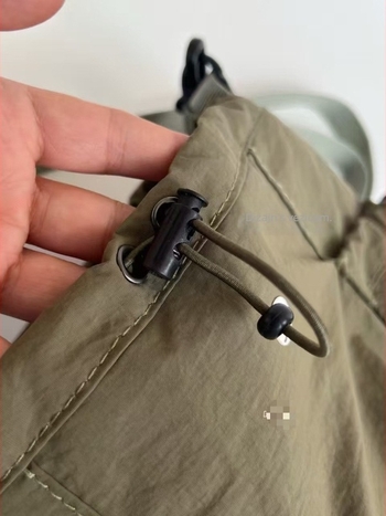 Mini bucket crossbody torba od najlona, zatvaranje na šnuricu, jednostavan ležerni stil