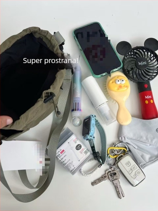Mini bucket crossbody torba od najlona, zatvaranje na šnuricu, jednostavan ležerni stil