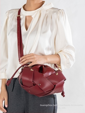 Ženska Cloud torba s remenom preko ramena, nišni dizajn, elegantan minimalistički stil