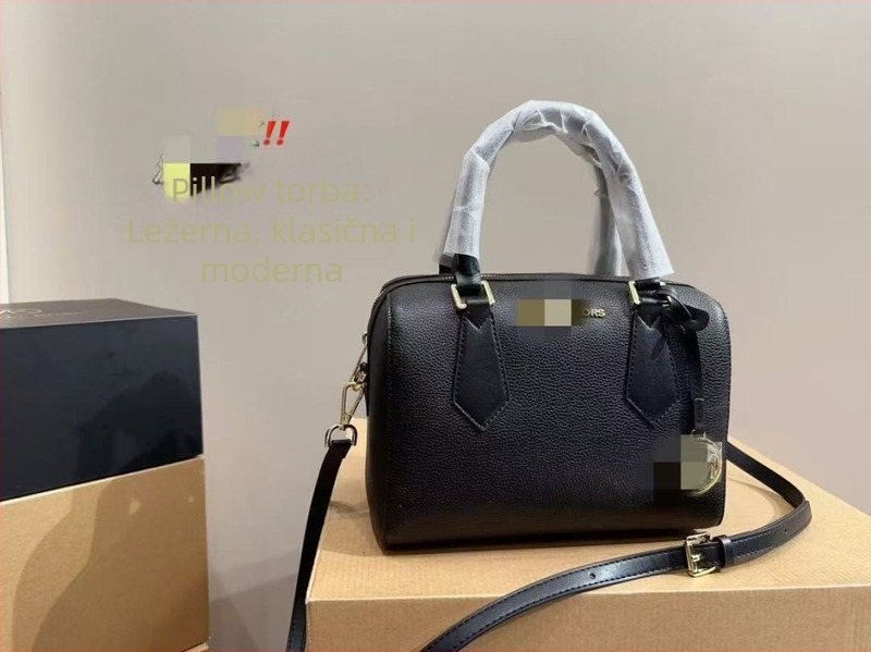 Torba Boston Pillow s floralnim uzorkom i širokim šarenim remenom za žene — nosi se u ruci, na ramenu ili crossbody