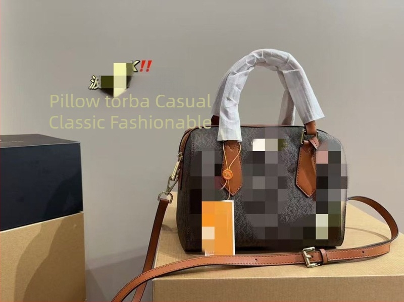 Torba Boston Pillow s floralnim uzorkom i širokim šarenim remenom za žene — nosi se u ruci, na ramenu ili crossbody
