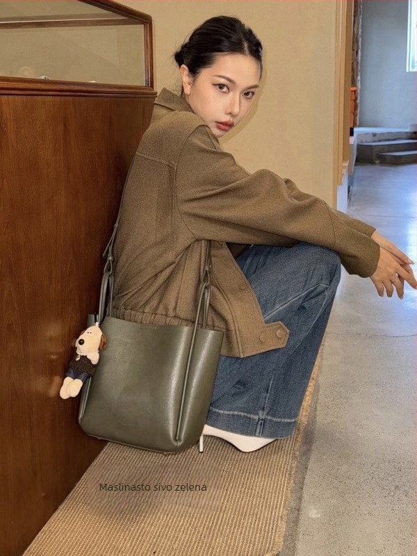 Ženska bucket torba s nišnim dizajnom, minimalistička kožna torba, jesen-zima 2025, retro urbani crossbody torba s jednim remenom