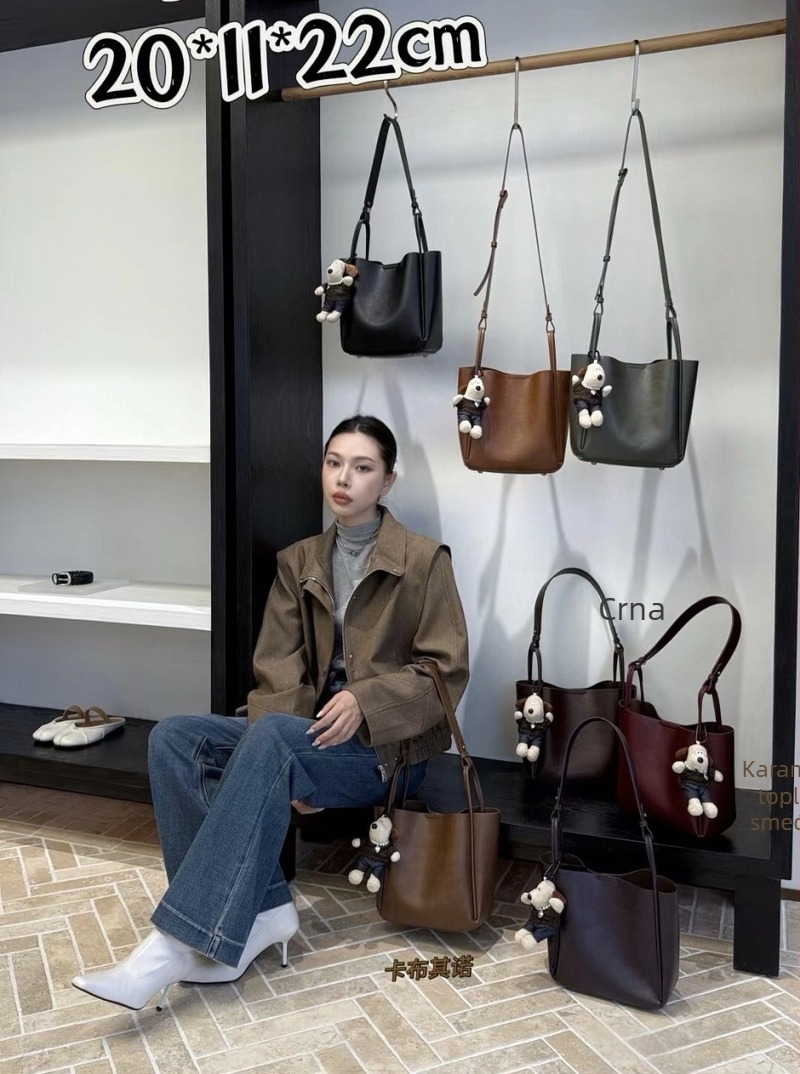 Ženska bucket torba s nišnim dizajnom, minimalistička kožna torba, jesen-zima 2025, retro urbani crossbody torba s jednim remenom