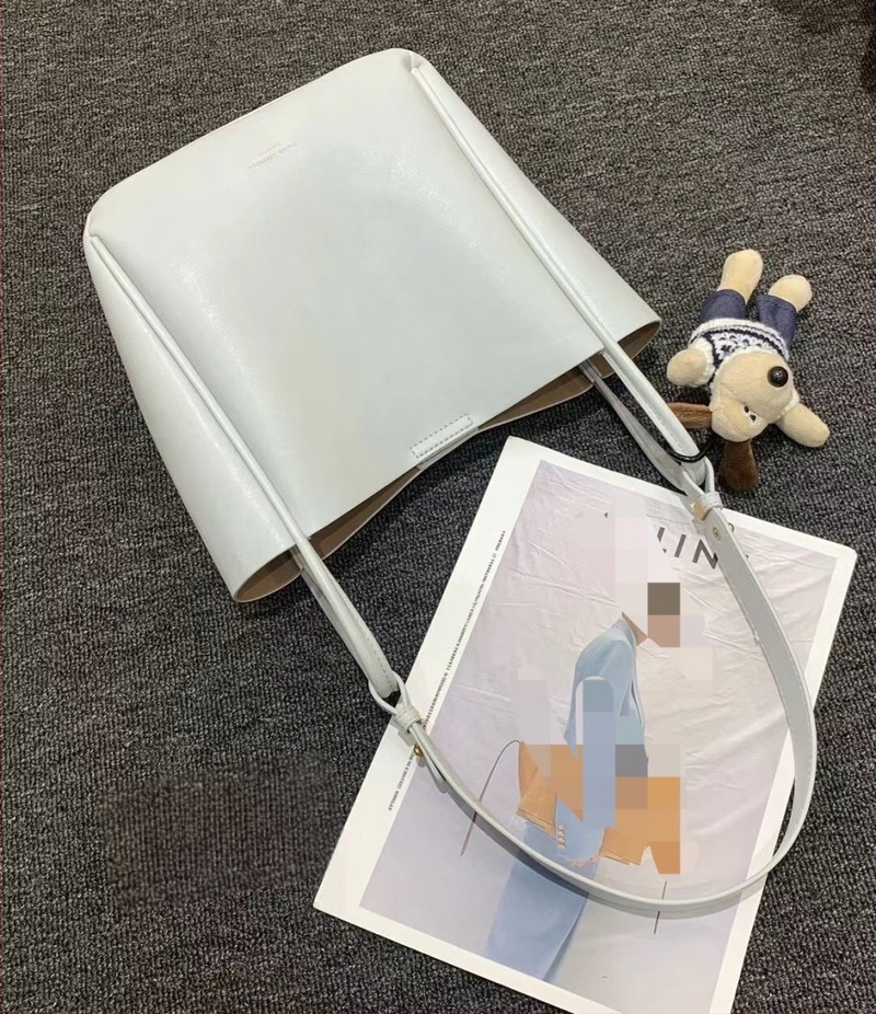Ženska bucket torba s nišnim dizajnom, minimalistička kožna torba, jesen-zima 2025, retro urbani crossbody torba s jednim remenom