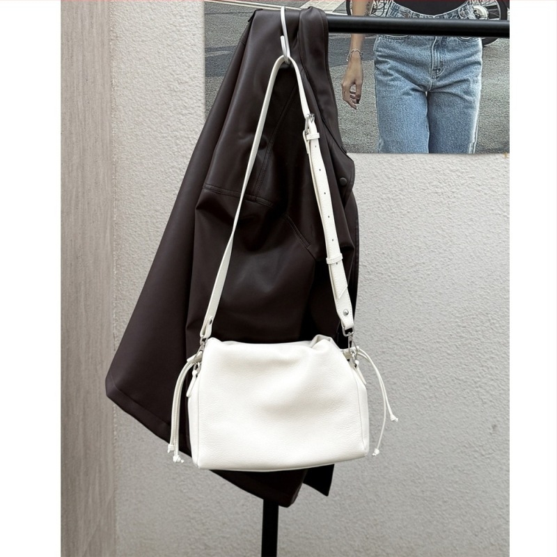 Vintage mekana kožna bucket torbica od prvog sloja kože, prirodan izgled, crossbody ženska torba