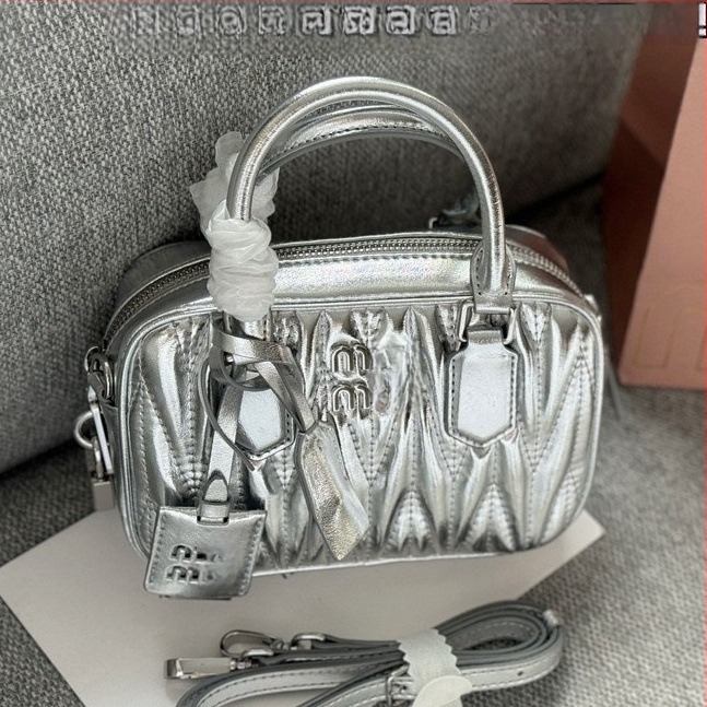 2024 nova casual torba od prave kože s ovčjom kožom, Boston stil, jastu oblik, plisirana, crossbody torba za žene