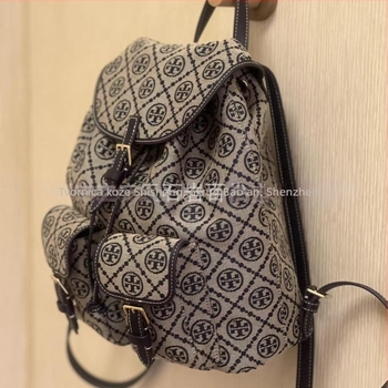 TB ženska torba od platna s monogramom, model 26 — lagana bucket torba s vezicom i presjeka za rameni