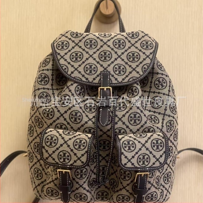 TB ženska torba od platna s monogramom, model 26 — lagana bucket torba s vezicom i presjeka za rameni
