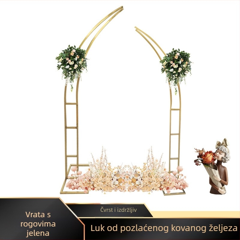 Prilagođeni svadbeni luk od kovanog željeza s zakrivljenom okvirom, rogovima i cvjetnom pozadinom