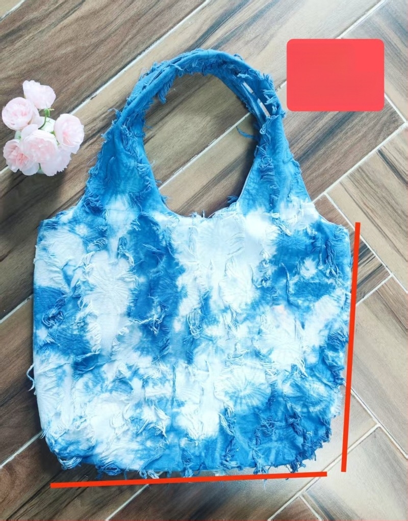 Tie-dye etničkog stila velika tote torba za žene, bijelo-plava s resicama, za rame ili crossbody, moderna i svestrana
