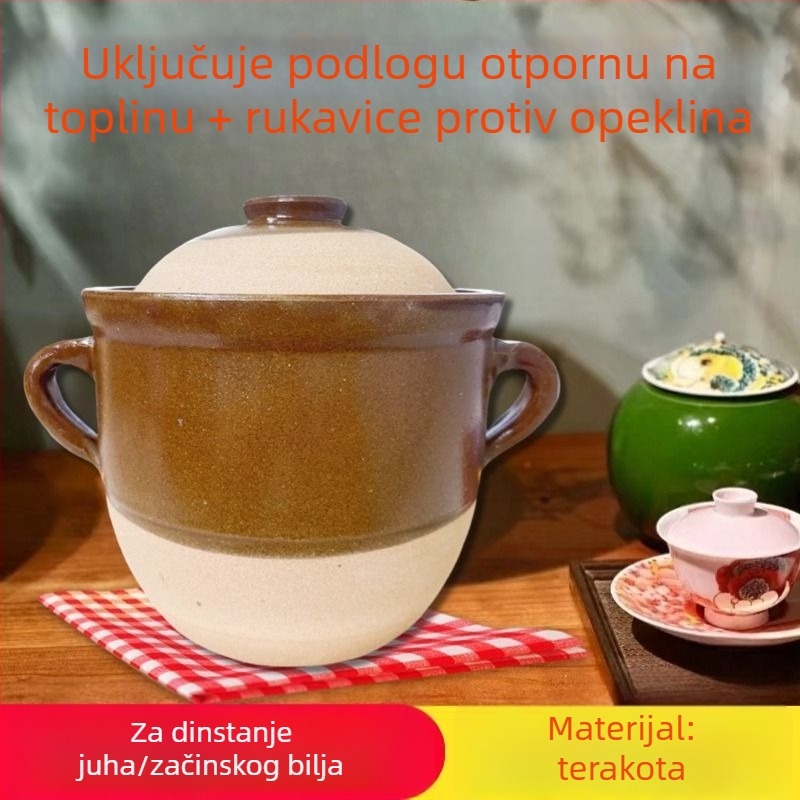Autentična tradicionalna zemljana posuda za kuhanje juha, dinstanje mesa i biljni izvarci kod kuće