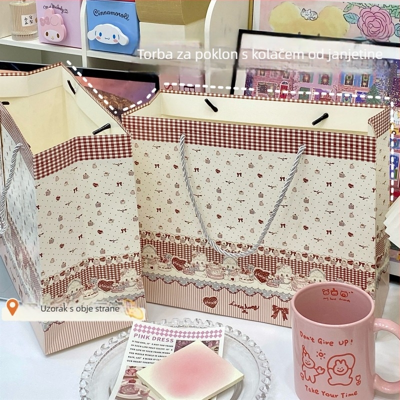 Velika torba za poklone od bijelog kartona s motivom ovčice i torte, izdržljiva i s velikim kapacitetom, uključuje čestitku