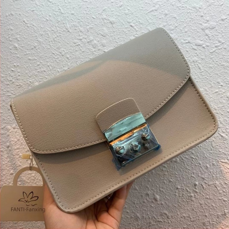 Fujia Mala kvadratna torbica s lancem, crossbody i ručna torba, PU materijal, ženska torbica u jednobojnoj boji