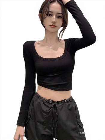 Seksi ženski T-shirt s U izrezom, cropped dugi rukavi, uska silueta, proljetni vintage stil
