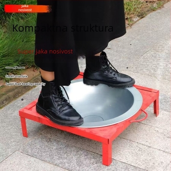 Kockasti željezni brazier na ugljen — grijanje i vanjski roštilj za kućnu upotrebu