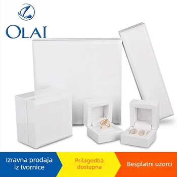 Drvena kutija za nakit s pregradama za prstenje, ogrlice i naušnice – crno-bijeli paket za nakit