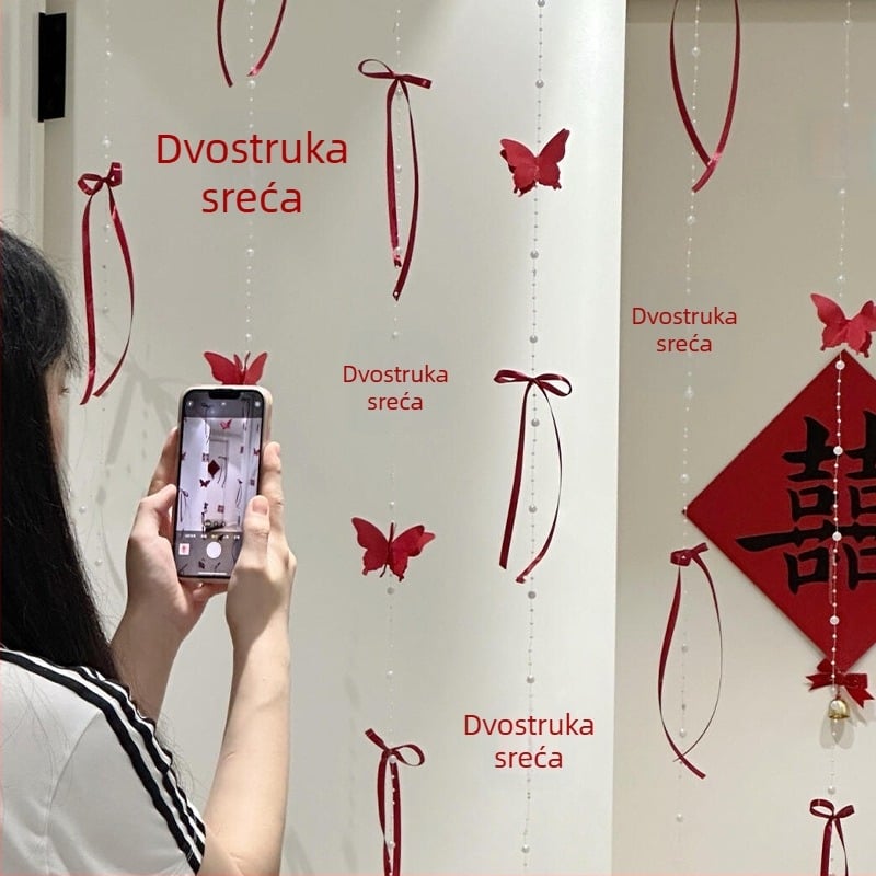 Dekor sobe za vjenčanje: girlande i viseći ukrasi za spavaću sobu mladog para, perlena zavjesa za vrata, tekuće zavjese, vrpce i ukrasi sa simbolom Dvostruke Sreće.