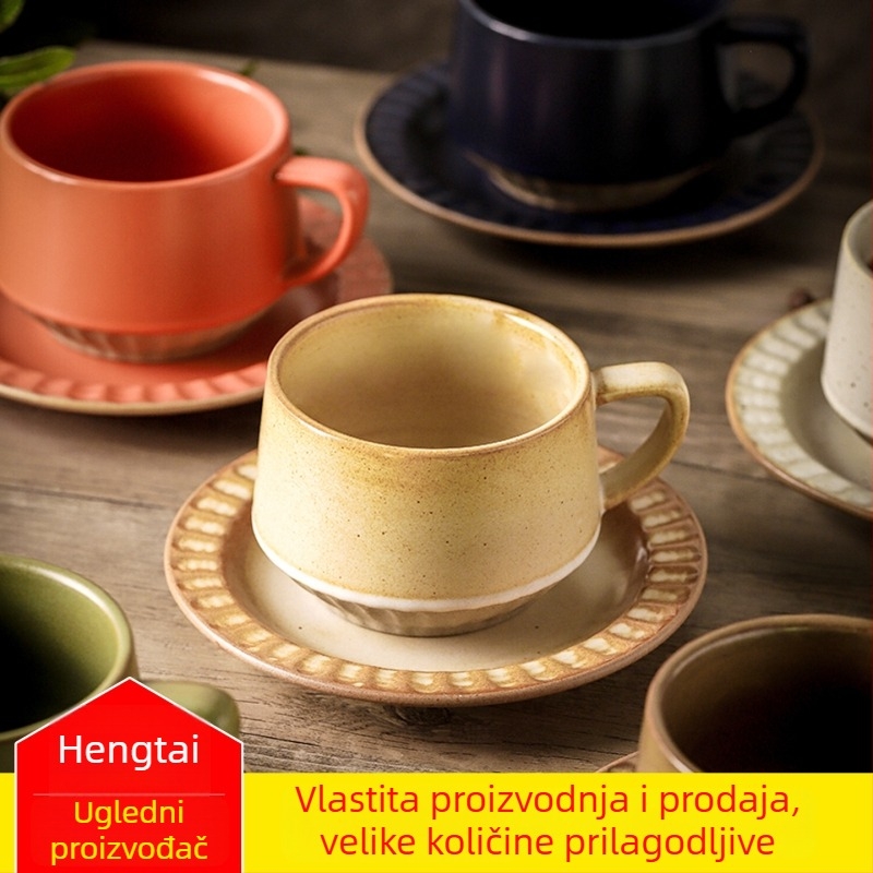 Set retro keramičkih šalica za kavu s tanjurićem, luksuzan dojam, sofisticiran dizajn za osobnu uporabu