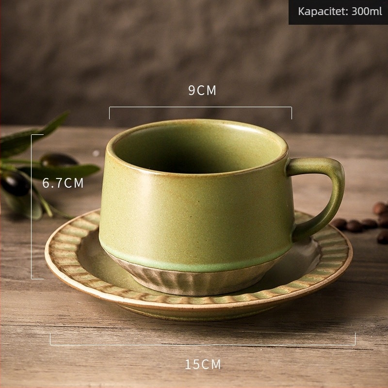 Set retro keramičkih šalica za kavu s tanjurićem, luksuzan dojam, sofisticiran dizajn za osobnu uporabu