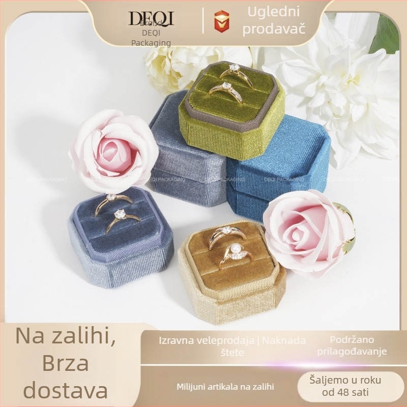 Baršunasta osmerokutna kutija za prstenje i nakit