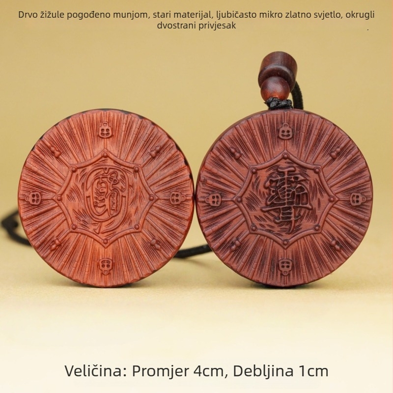 Kružni dvostrani privjesak od drveta koje je udario munja, s pozlaćenim natpisom; taoistički talisman.