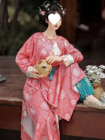 Tang stil: prozračan Hanfu s okruglim izrezom, lampion hlače, svakodnevni stil s otiscima, opuštena silueta, nadahnut dinastijom Han