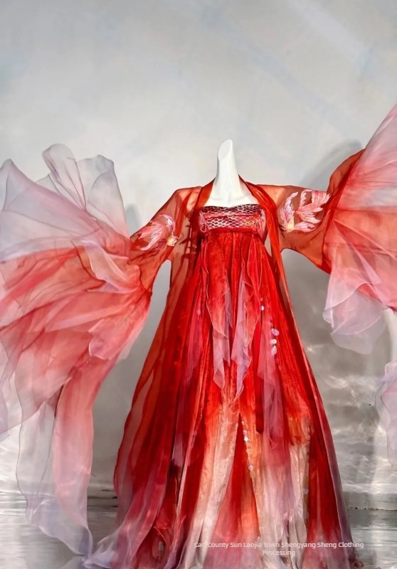 Ženska hanfu suknja s velikim koi motivom i bogatom izvezom u han dinastiji stilu