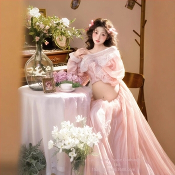 Odjeća za trudnoću za photoshoot u studiju, u francuskom retro stilu uljnog slikarstva za portrete