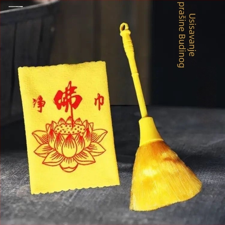 Set za čišćenje budističkog oltara: četka za prašinu, krpa za čišćenje i Buddha figura