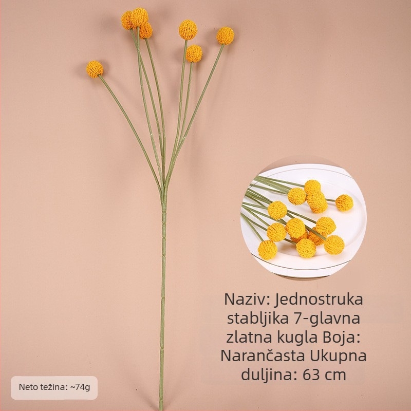 Sedam zlatnih dekorativnih sfera s umjetnim voćem i buketom plastičnih cvjetova za dnevni boravak