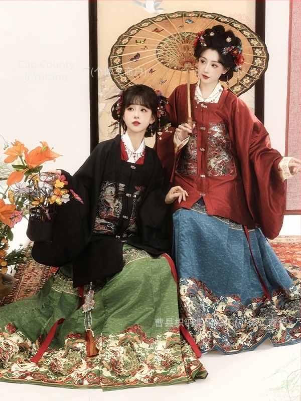 Zhi Yutang izvorni Ming stil Hanfu, Godina Konja, Kvadratni ovratnik, patchwork vezenje, jesensko-zimski komplet s Horse-Face suknjom